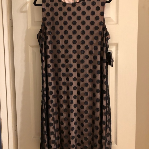 Dress - Picture 1 of 7